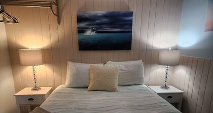 Whale Tail Cottages- 2 beds