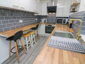 Hus | Eget kök | Kylskåp, mikrovågsugn, ugn och spishäll