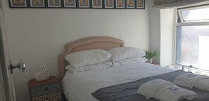 Rumah | 2 kamar tidur, setrika/meja setrika, Wi-Fi gratis, dan seprai linen