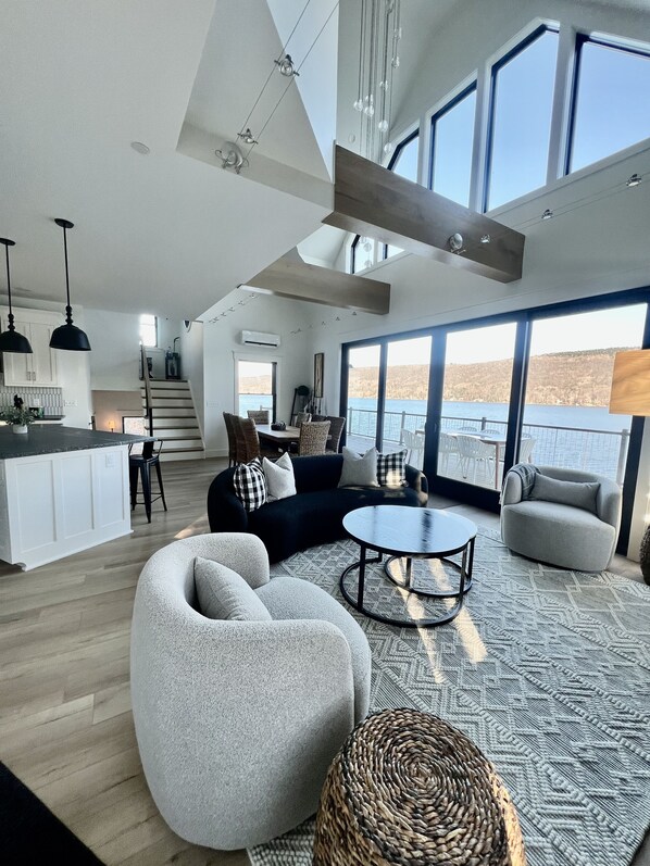 Smart TV, fireplace, books, stereo