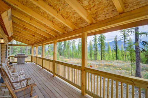 Secluded Cabin w/ Mtn Views ~ 33 Mi to Bigfork!