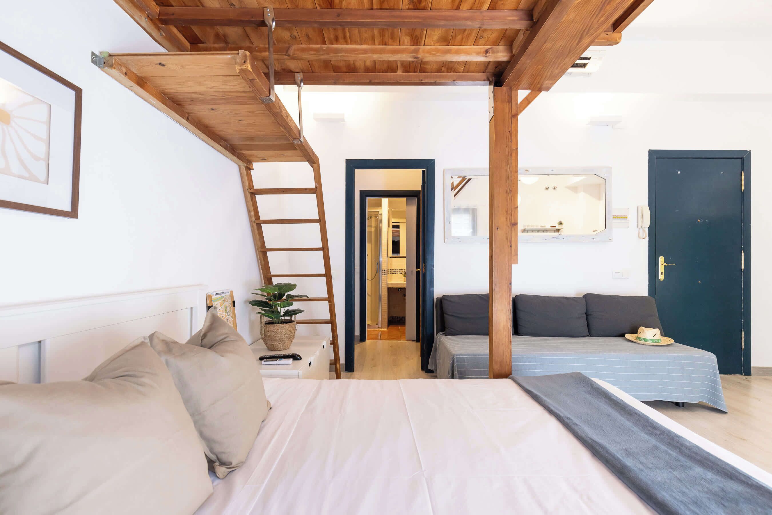 1 habitación, tabla de planchar con plancha, wifi y ropa de cama 