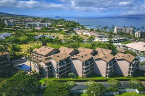 Exterior - Top Floor updated condo, oceanview, AC, near beach (Kihei)