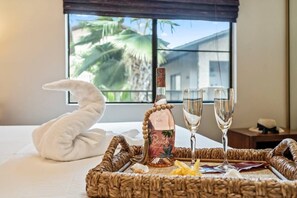 2 bedrooms, iron/ironing board, travel cot, free WiFi - Kihei Alii Kai A404 (Kihei)