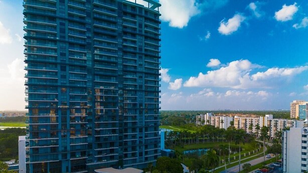 Unclassified image, 1 of 19, button - Convenient Studio in Hallandale w/ Pool & Parking (Hallandale Beach)