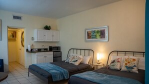 Unclassified image, 2 of 19, button - Convenient Studio in Hallandale w/ Pool & Parking (Hallandale Beach)