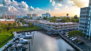 Unclassified image, 4 of 19, button - Convenient Studio in Hallandale w/ Pool & Parking (Hallandale Beach)