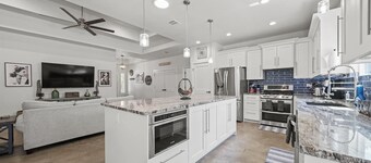 Wimberley CasaBlanca Retreat | Sleeps 20 Guests
