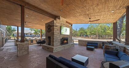 Terracotta Bliss Wimberley Retreat for 28 Guests