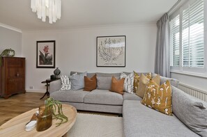 Smart TV - Botanical bliss by UnderTheDoormat (London)