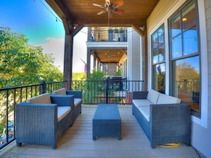 Terrace/patio - Spacious + Central Condo in Carlton Landing (Carlton Landing)