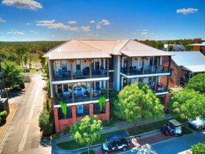Exterior - Spacious + Central Condo in Carlton Landing (Carlton Landing)