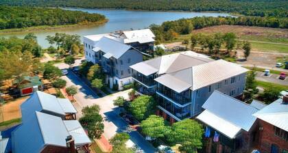 Spacious + Central Condo in Carlton Landing