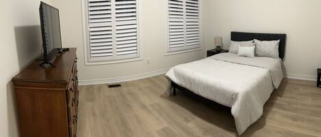 4 soverom, safe på rommet, strykejern/-brett og wi-fi (inkludert)