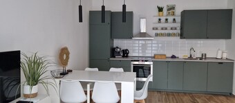 Enrica apartment, elegant, near the lake historic center free parking
