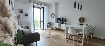 Enrica apartment, elegant, near the lake historic center free parking