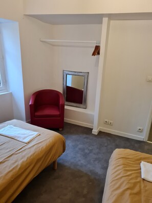 3 Schlafzimmer, Bügeleisen/Bügelbrett, Bettwäsche