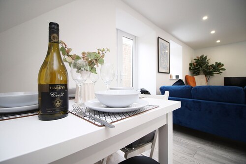 The White House by Tŷ SA