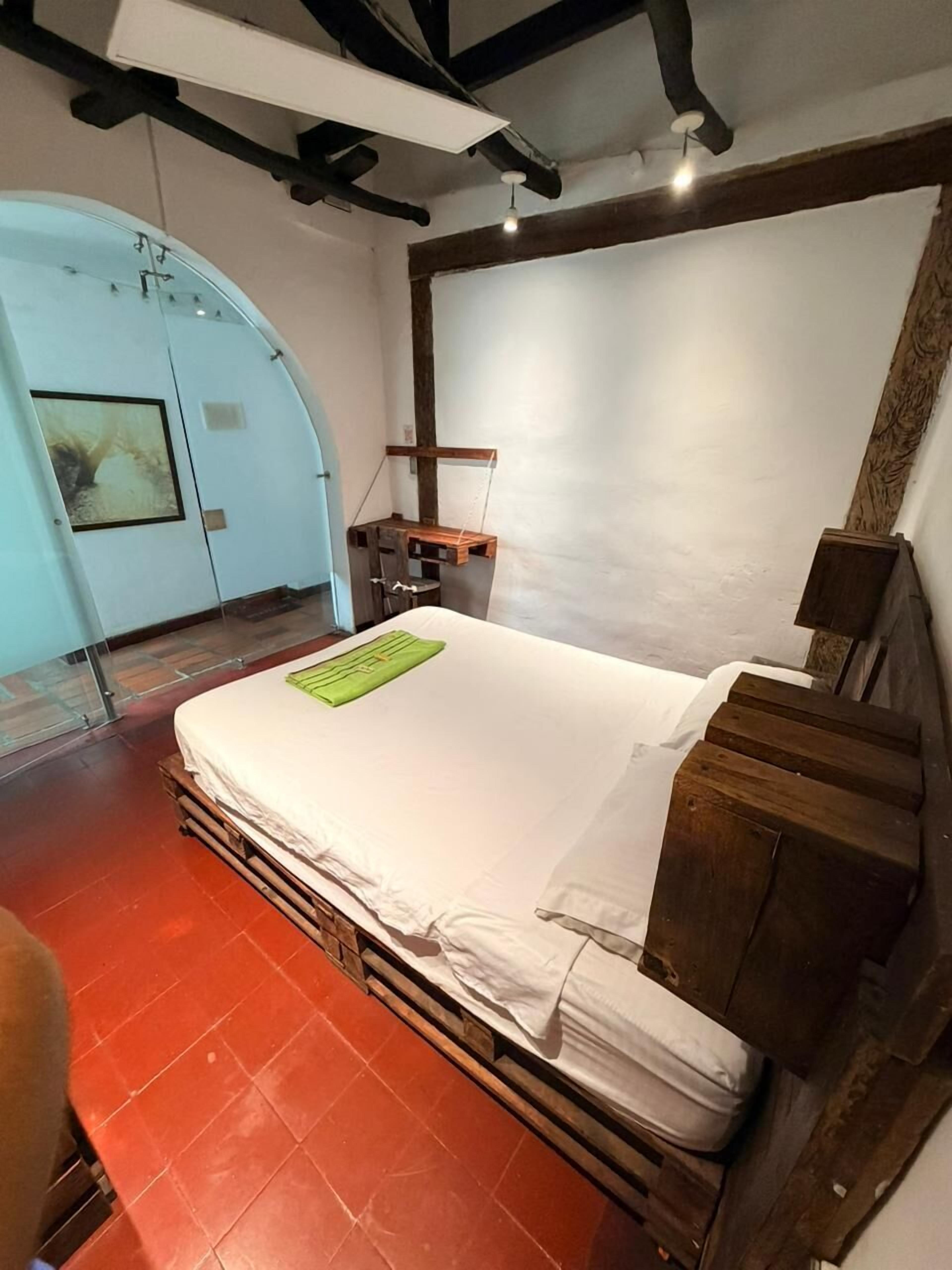 Basic Single Room, 1 Bedroom | Premium bedding, down comforters, Select Comfort beds, desk