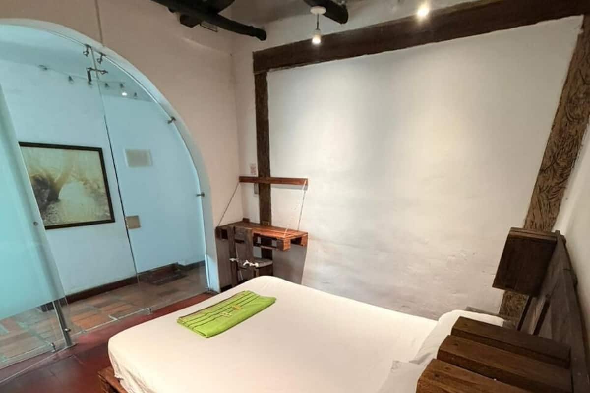 Basic Single Room, 1 Bedroom | Premium bedding, down comforters, Select Comfort beds, desk