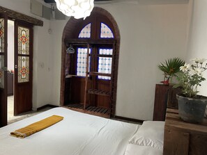 Executive Single Room, 1 Bedroom | Premium bedding, down comforters, Select Comfort beds, desk - Hostal Chontaduro (Cali)