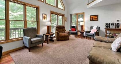 The Chestnut - Hocking Hills Lakeside Oasis!