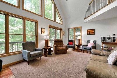 The Chestnut - Hocking Hills Lakeside Oasis!
