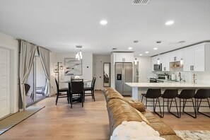 TV - Scenic Getaway Home: 3BR 2Bath Minutes to Beach (Nokomis)