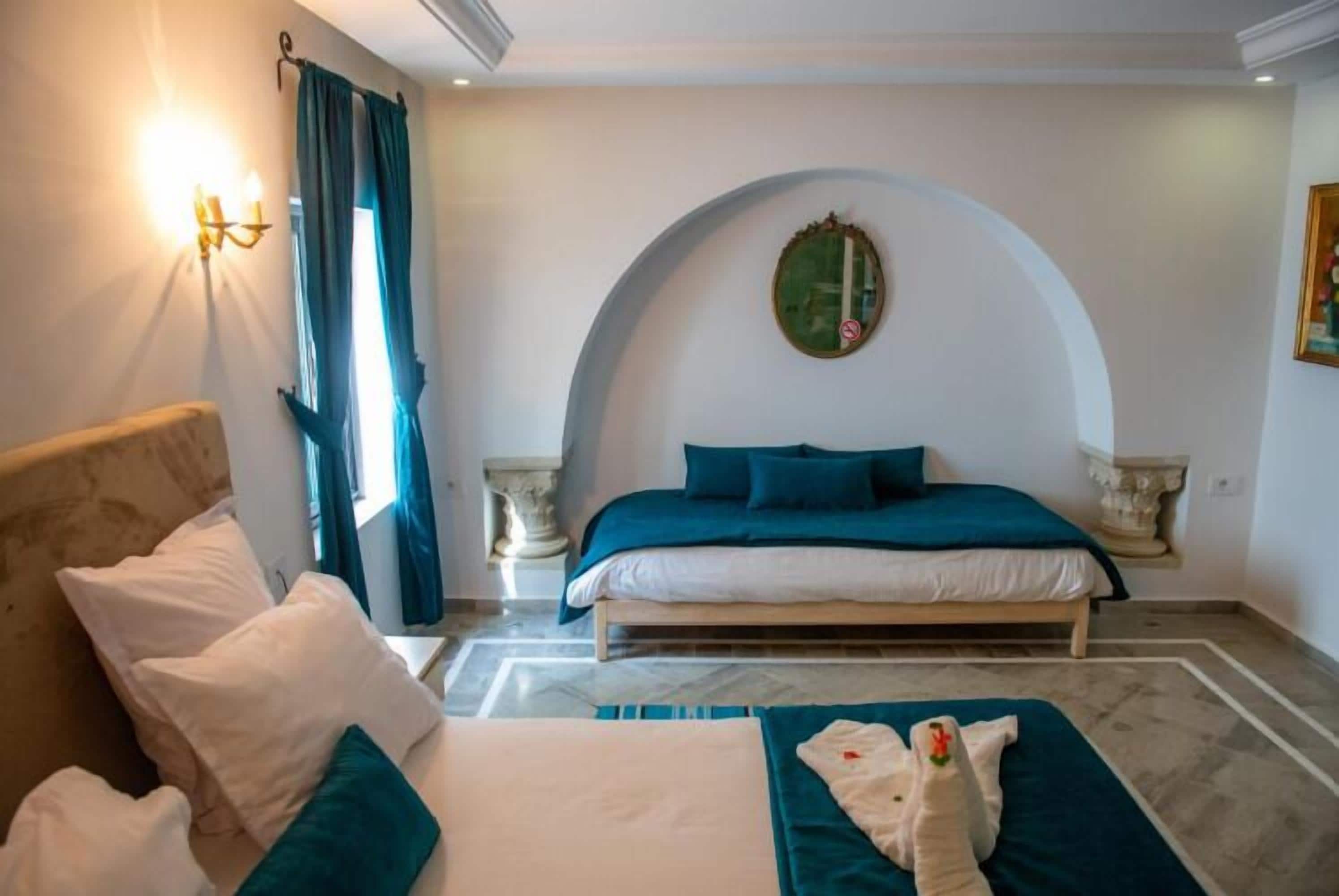 Triple Room | In-room safe, free WiFi, bed sheets