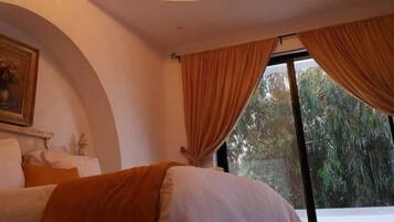 Double Room | In-room safe, free WiFi, bed sheets