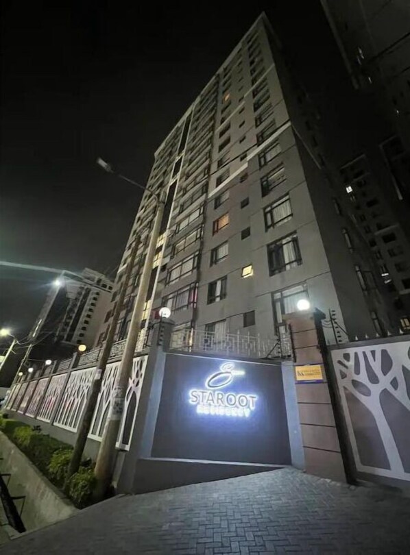 Exterior - Gym, Pool, View and more. (Nairobi)