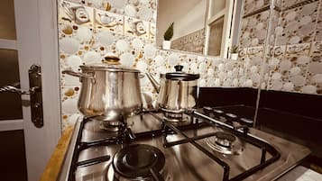 Refrigerador, placa de cocina, silla alta para bebés, licuadora