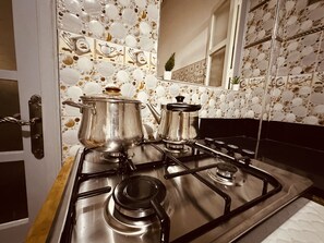 Fridge, stovetop, highchair, blender