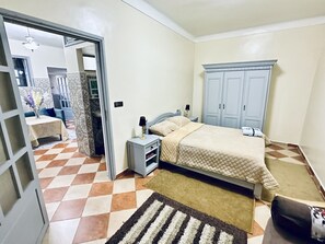 2 slaapkamers, een bureau, reisbedje, gratis wifi