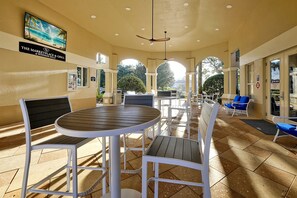 Outdoor dining - Sunny Condo Retreat ~ Clean. Cozy. Convenient. (Kissimmee)