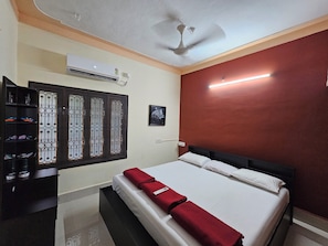 2 bedrooms, iron/ironing board, free WiFi, bed sheets - Family Home in Prime Location close to City Center (Sathamangalam)