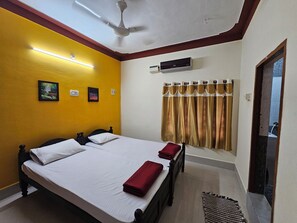 3 chambres, fer et planche à repasser, Wi-Fi gratuit, draps fournis