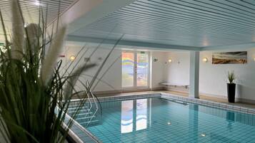 Innenpool, beheizter Pool