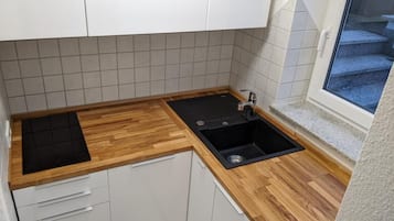 Fridge, dishwasher, coffee/tea maker