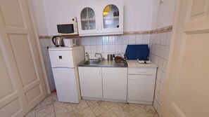 Fridge, microwave, stovetop, cookware/dishes/utensils