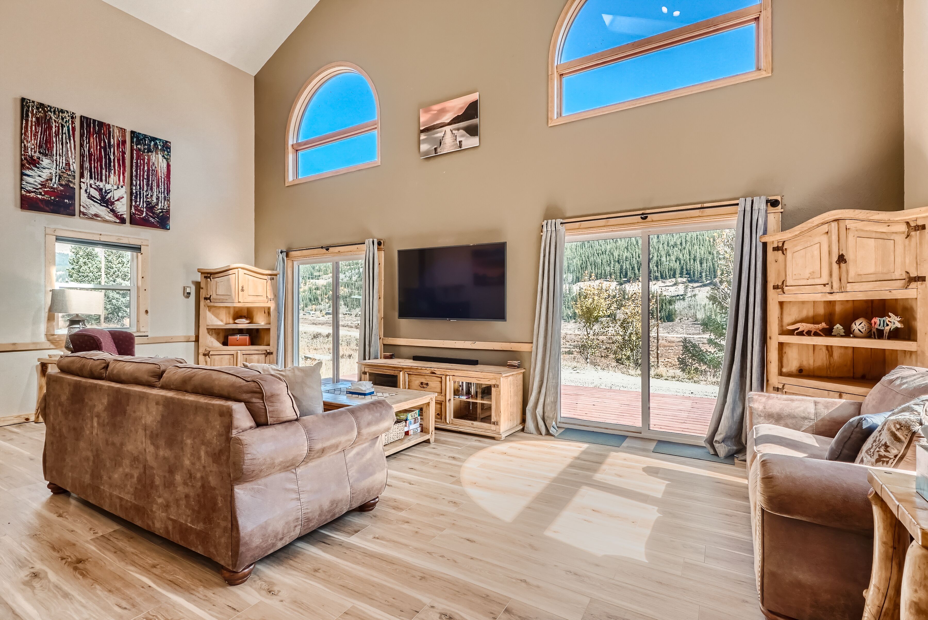 Charming dog-friendly mountain cabin in Alma w/ panoramic mountain views!