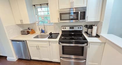 LIT's Palma Home - Near Beach, Downtown, Shopping, & More!!