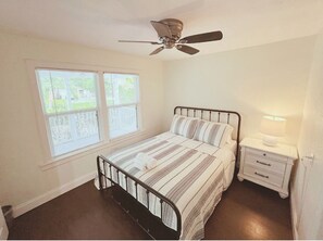 3 chambres, fer et planche à repasser, lit parapluie, Wi-Fi gratuit