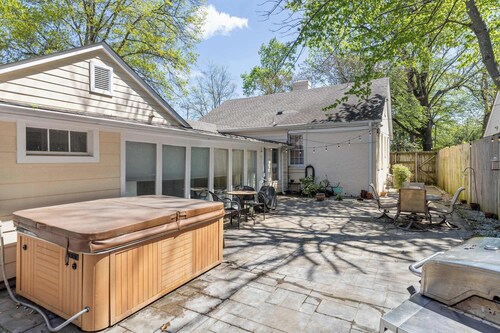 The Hot Tub House @ Hein Park