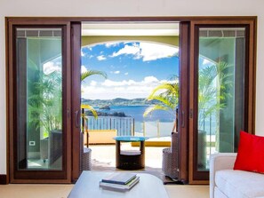 Smart TV - Flamingo Bliss: Ocean-View Condo in Luxury Complex - 360 Splendor 204 (Playa Flamingo)