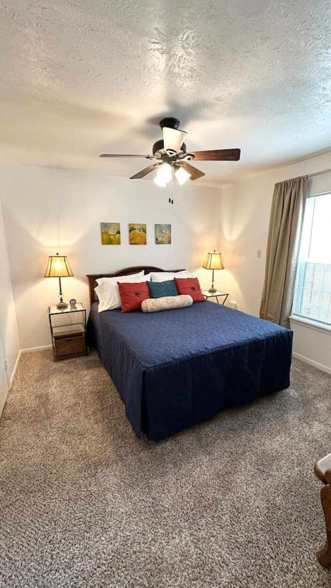 2 chambres, bureau, fer et planche à repasser, accès au Wi-Fi (inclus)