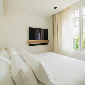 1 bedroom, premium bedding, down duvets, pillow-top beds - Hôtel Hemen (Saint-Palais-sur-Mer)