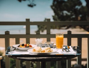 Daily continental breakfast (EUR 20 per person) - Hôtel Hemen (Saint-Palais-sur-Mer)