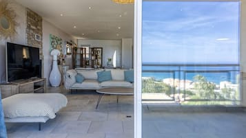 Télévision, cheminée