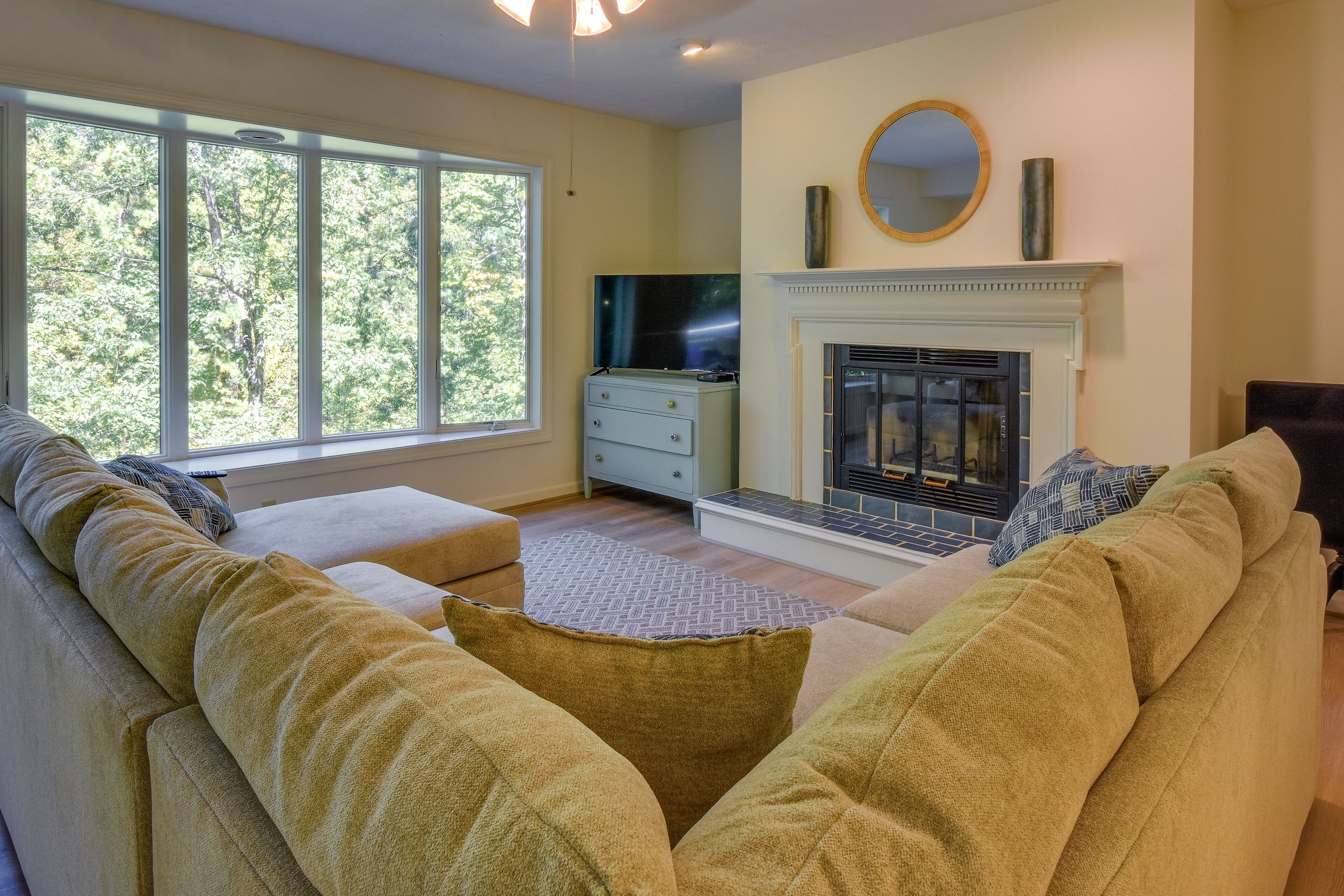 Versatile Salem Condo with Pool Access!